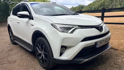Used Toyota RAV4 Hybrid 197 HP (144 kW) 2017 White SUV