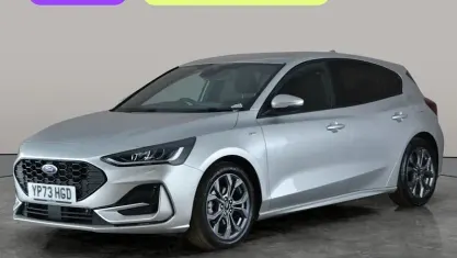 Usado Ford Focus ST-Line 125 CV (91 kW) 2023 Plateado Utilitario