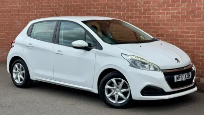 Used Peugeot 208 Active 82 HP (60 kW) 2017 White Hatchback