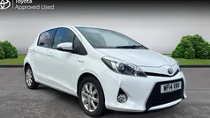 Pure white Used 2014 Toyota Yaris Hybrid Plus Hatchback | £10,656 (Fair price)
