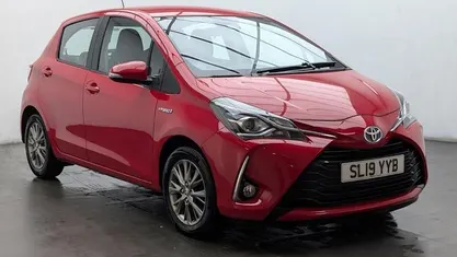 Red Used 2019 Toyota Yaris Hybrid Hatchback | £11,450 (Good price)