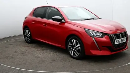 Second-hand Peugeot 208 Allure+ 102 CP (75 kW) 2023 Roșu Hatchback