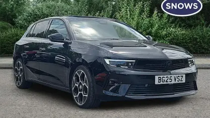 Begagnad Vauxhall Astra Ultimate 131 HK (96 kW) 2025 Svart Halvkombi