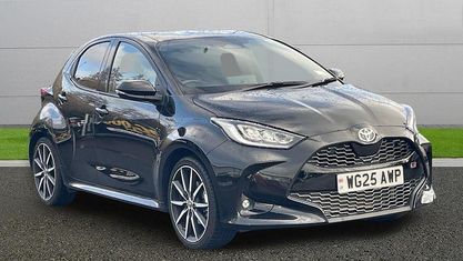Begagnad Toyota Yaris Hybrid Sport 131 HK (96 kW) 2025 Svart Halvkombi