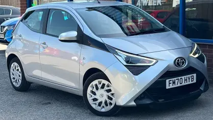 Used Toyota Aygo X-play 72 HP (52 kW) 2020 Silver Hatchback