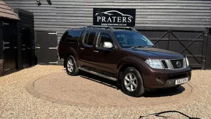 Used Nissan Navara Platinum 190 HP (139 kW) 2013 Beige Pickup