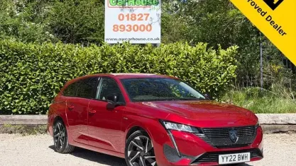 Begagnad Peugeot 308 SW Allure Premium 179 HK (131 kW) 2022 Röd Kombi