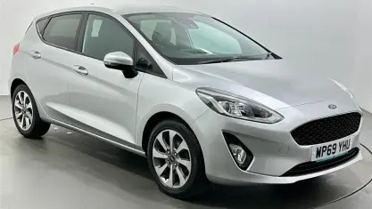 Usado Ford Fiesta Trend 86 HP (63 kW) 2019 Prateado Citadino