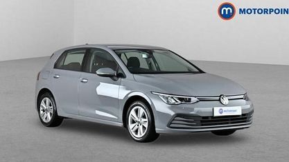 Begagnad VW Golf VIII Life 110 HK (80 kW) 2023 Grå Halvkombi