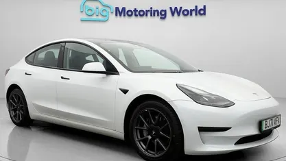 Used Tesla Model 3 Standard Range Plus 222 kW (302 HP) 2021 White Sedan