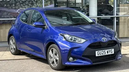 Używany Toyota Yaris Hybrid 116 KM (85 kW) 2025 Niebieski Hatchback