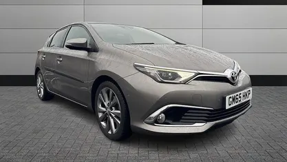 Bronze Used 2016 Toyota Auris Hatchback | £7,995 (Fair price)