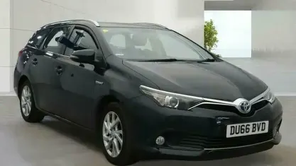 Used Toyota Auris Touring Sports Business Edition 136 HP (100 kW) 2016 Estate