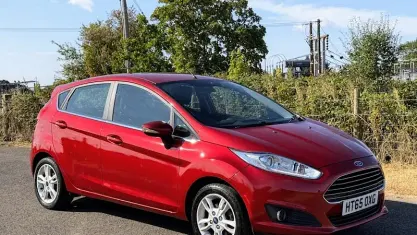 Used Ford Fiesta Zetec 82 HP (60 kW) 2016 Red Hatchback