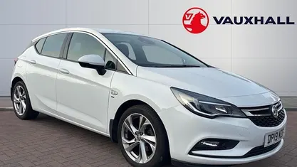 Used Vauxhall Astra SRi 150 HP (110 kW) 2019 White Hatchback