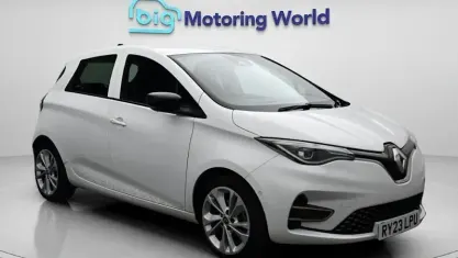 Used Renault Zoe Iconic 100 kW (136 HP) 2023 White Hatchback