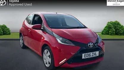 Used Toyota Aygo X-play 69 HP (50 kW) 2016 Red Hatchback