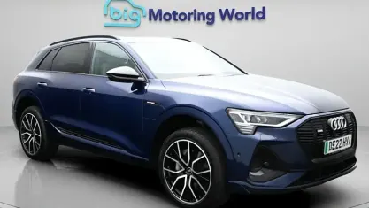 Begagnad Audi e-tron Black Edition 230 kW (313 HK) 2022 Blå SUV