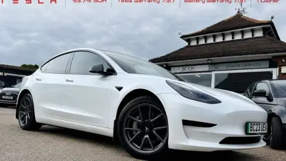 Used Tesla Model 3 Standard Range 180 kW (245 HP) 2023 White Sedan