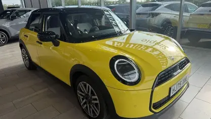 Used Mini Cooper Classic 150 kW (204 HP) 2025 Yellow Hatchback