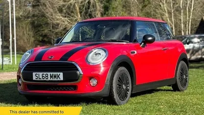 Used Mini ONE Hatch 102 HP (75 kW) 2018 Red Hatchback