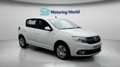Used Dacia Sandero Comfort 73 HP (53 kW) 2019 White Hatchback