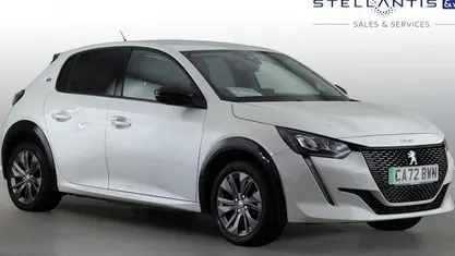 Used Peugeot e-208 Allure+ 100 kW (136 HP) 2022 White Hatchback