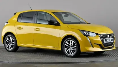 Używany Peugeot 208 Active+ 102 KM (75 kW) 2023 Żółty Hatchback