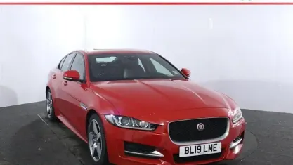 Used Jaguar XE Ingenium 200 HP (147 kW) 2019 Red Sedan