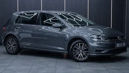 Grey Used 2018 VW Golf VII SE Hatchback | £9,990 (Fair price)