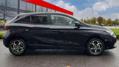 Begagnad MG MG3 Trophy 194 HK (142 kW) 2025 Svart Halvkombi