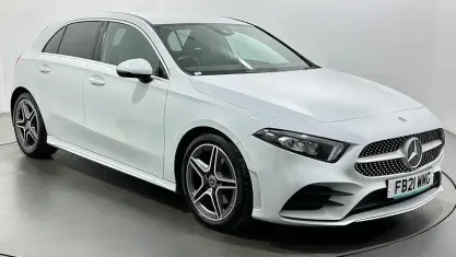Begagnad Mercedes A200 AMG line 163 HK (119 kW) 2020 Vit Halvkombi