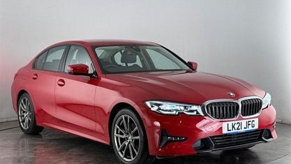 Begagnad BMW 320 Sport Line 184 HK (135 kW) 2021 Röd Sedan