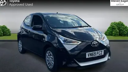 Used Toyota Aygo X-play 72 HP (52 kW) 2019 Black Hatchback
