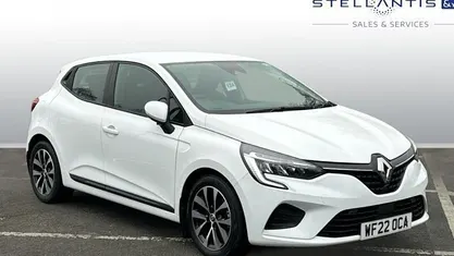 Used Renault Clio V Iconic 140 HP (102 kW) 2022 Hatchback