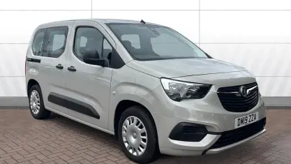 Used Vauxhall Combo Design Edition 110 HP (80 kW) 2019 Grey MPV