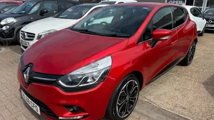 Used Renault Clio Iconic 90 HP (66 kW) 2019 Red Hatchback