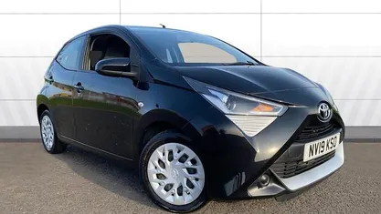 Used Toyota Aygo X-play 72 HP (52 kW) 2020 Hatchback