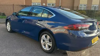 Begagnad Vauxhall Insignia Sport 165 HK (121 kW) 2019 Blå Halvkombi