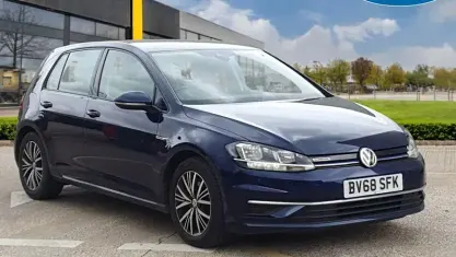 Used VW Golf VII SE 131 HP (96 kW) 2018 Blue Hatchback