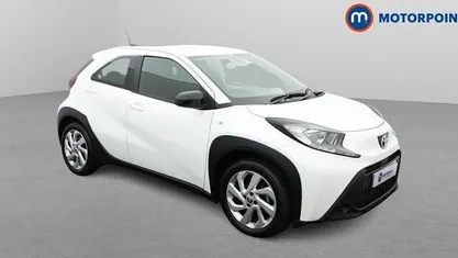 Used Toyota Aygo X PURE 72 HP (52 kW) 2024 White SUV