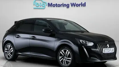 Second-hand Peugeot 208 Allure+ 131 CP (96 kW) 2023 Negru Hatchback