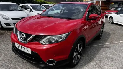 Used Nissan Qashqai N-Connecta 110 HP (80 kW) 2017 Red SUV