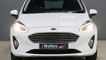 Used Ford Fiesta Zetec 101 HP (74 kW) 2018 White Hatchback