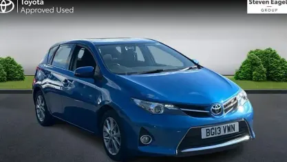 Used Toyota Auris 99 HP (72 kW) 2014 Hatchback