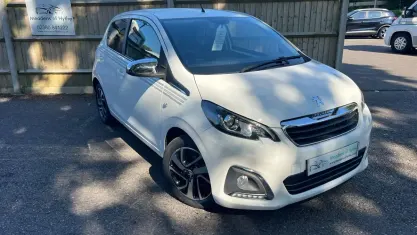 Used Peugeot 108 Collection 72 HP (52 kW) 2019 White Hatchback