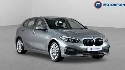 Begagnad BMW 118 Comfort Edition 136 HK (100 kW) 2024 Grå Halvkombi