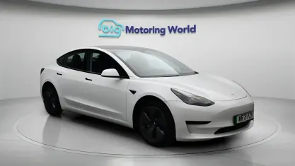 Used Tesla Model 3 Standard Range Plus 222 kW (302 HP) 2021 White Sedan