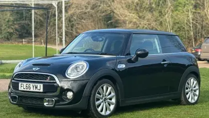 Begagnad Mini Cooper S Hatch 192 HK (141 kW) 2016 Svart Halvkombi