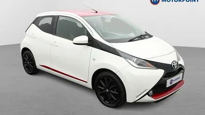 Used Toyota Aygo x-press 69 HP (50 kW) 2018 White Hatchback